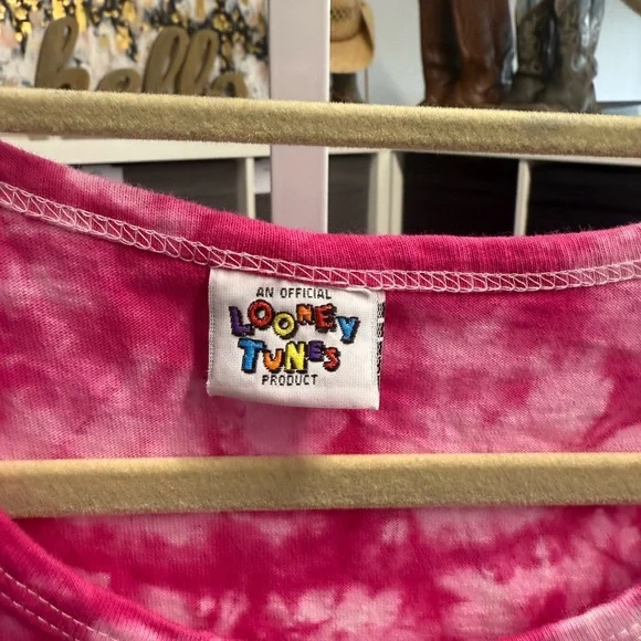 Looney Tunes Vintage Pink Tie-Dye Heart Sleeveless Tank Top - Picture 3 of 7